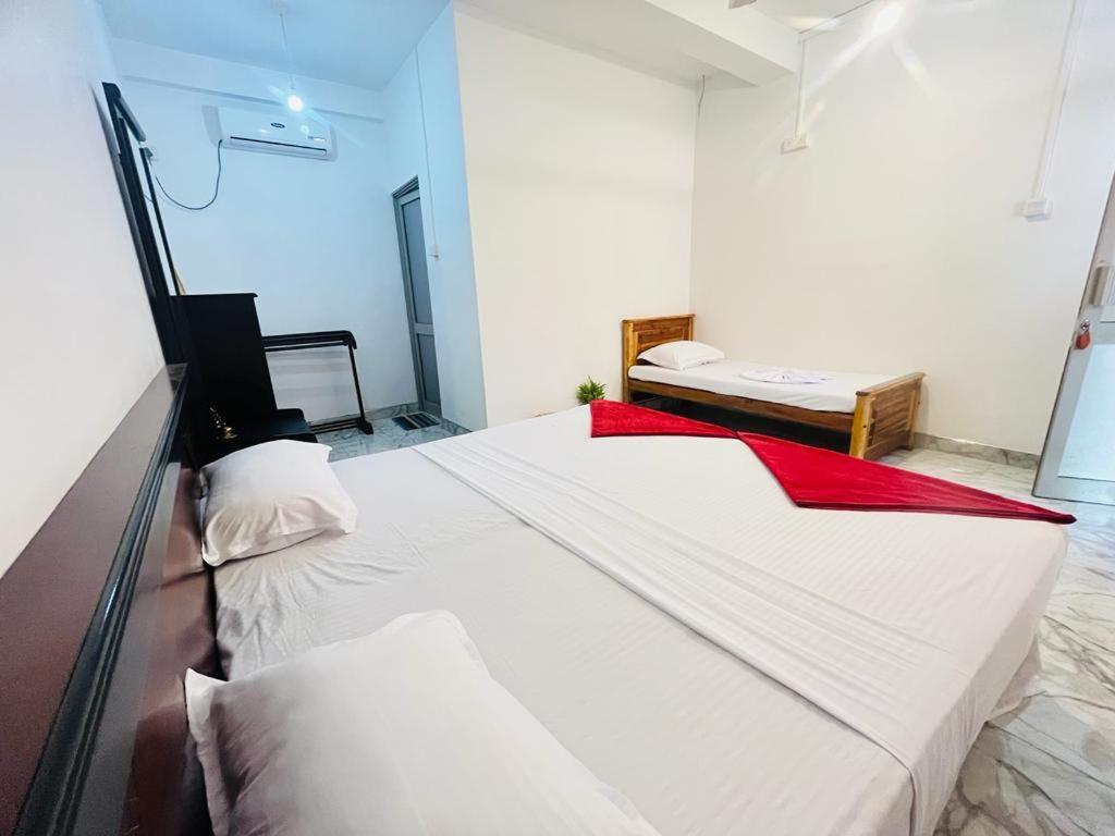 Yala Visit Villa Tissamaharama Exteriör bild